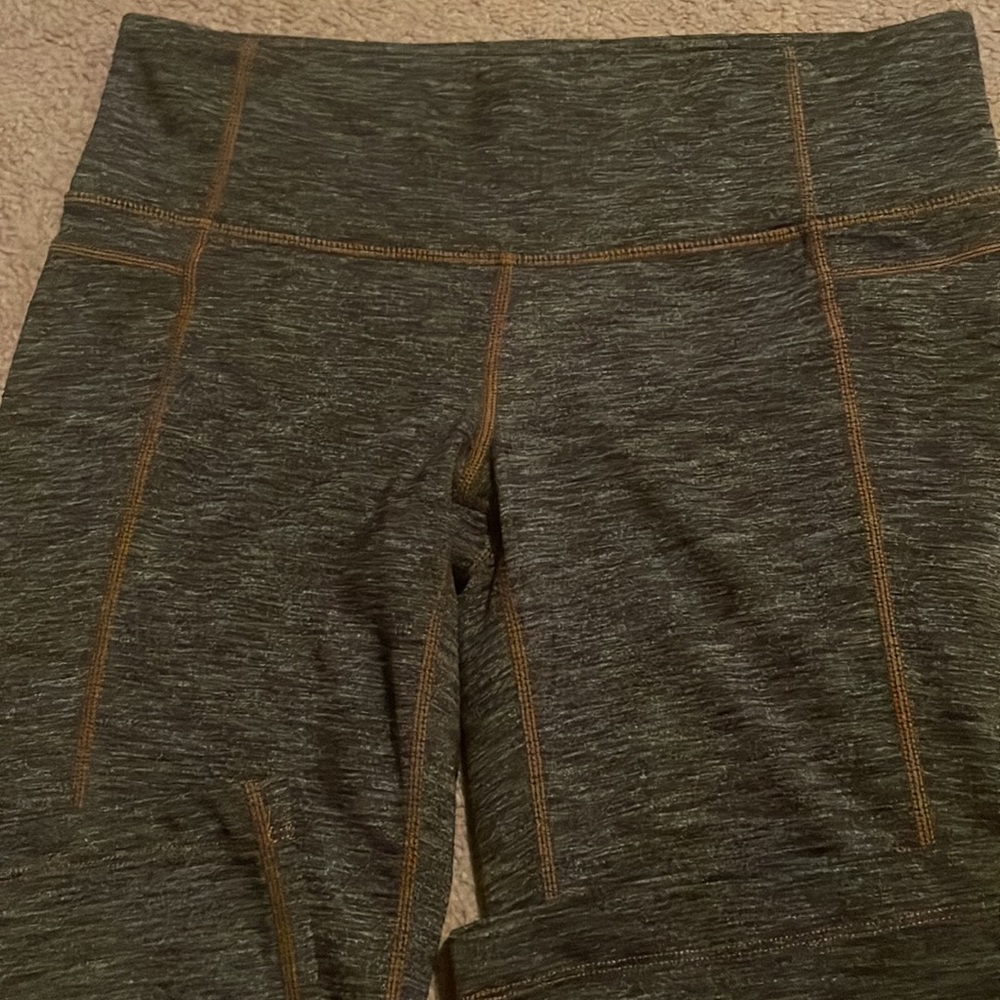 Athleta - Size MP - gray yoga pants - 15 in waist & 29 in inseam - EUC
